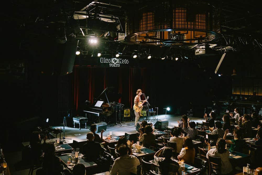 和田唱さんのインスタグラム写真 - (和田唱Instagram)「A Night at Blue Note TOKYO② 9.22.2020 （撮影　山本倫子）#和田唱 #bluenotetokyo #gretsch6120」9月25日 13時44分 - sho_wada_triceratops