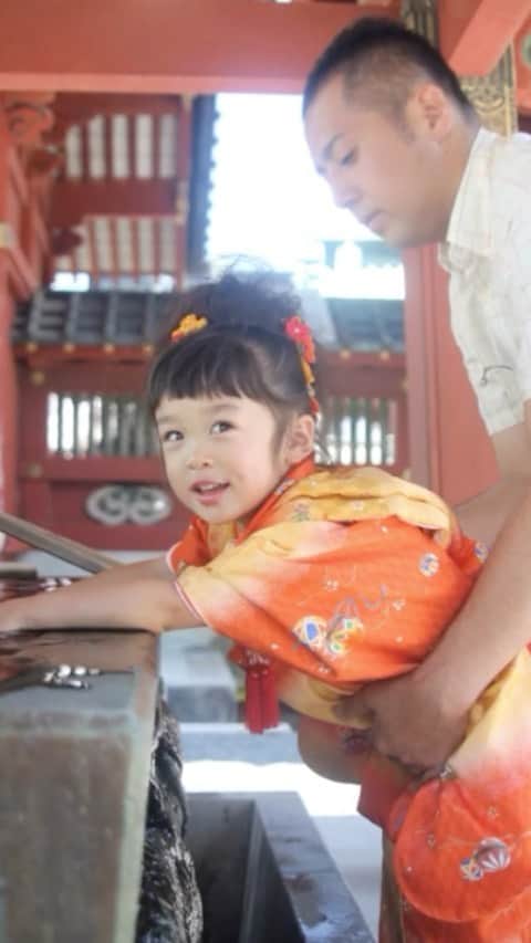 舘林佳史のインスタグラム：「花村家の七五三写真とフォロームービー 作らせて頂きました📽 . 写真もムービーも思い出に残るとメッチャ感動してくれました😭❣️ #IGTV で是非最後までご覧下さい^ ^✨ ༚┈❁┈༚༝༝༚┈❁┈༚༝༝༚┈❁┈༚༝༝༚┈❁┈ ༚༝༝༚┈❁┈ . . . 誰でも物語の主人公になれる ． をキャッチコピーに‼︎ ． ドラマや映画の物語のワンシーンの様な📽 ． ✨DramaticStoryPhot✨ ． と言う名前で活動作品作りをしています☘️ ． 大好評のドラマティックフォトのご依頼はこのクオリティーで！ ． 30000円〜(ほぼ諸経費)✨ ． で受け賜わっています)^o^( ． 素敵な作品を一緒に作りたい！ ． コラボレーションしたい 美容師さん💕 ． メイクアップアーティストさん 💕 ． 服飾デザイナーさん💕 ． クリエイターさんも随時募集中です✨  お姫様になりたい👸 物語の主人公になってみませんか^ ^⁉︎ ． たった一枚の写真で人生が変わる☘️ ． ． 作品作り体験モデルに興味がある方 😊 . ◎ドラマティックフォト依頼 ◎撮影依頼 ◎体験モデル募集  ①お名前 ②地域 ③年齢 ④身長 ⑤LINE ID ⑥応募理由やお問い合わせ内容 ⑦最近の髪型スタイルの分かる写真をDMまたはメール下さい✨📩 ． ． ༚┈❁┈༚༝༝༚┈❁┈༚༝༝༚┈❁┈༚༝༝༚┈❁ ． 【掲載モデル個撮紹介】 掲載モデルを撮ってみたいというDMメッセージが大変多かったので^ ^☘️ . 掲載モデルさんをご紹介出来るようになりました❣️ . ✅ポートレート撮影をやってみたいけどモデルモデルが見つからない。 ✅モデルと一対一でポートレート撮影したい。 ✅撮影会だと撮りたい構図の写真が撮れない。 ✅モデル2人でツイン撮影したい。 ✅友達のカメラマンと一緒にモデルを撮りたい。 ✅モデルとメイクさんを呼んで作品作りをしたい。 ✅スタジオで個撮したい。 ✅海や山で撮影したい。 ✅水着撮影したい。 ✅仕事帰りに撮影したい。 ✅夜景やネオンで撮りたい。 ✅フォトコンにチャレンジしたい。 ✅美容院スタイリストの作品作りコンテストモデル探しや撮影をしたい。カメラマンも探している。 ✅プロのフォトグラファーを 目指している。 ✅プロのカメラマンと同行してもらって勉強したい。 ✅自分の都合の良い日や時間に合わせて撮影がしたい。 . ༚┈❁┈༚༝༝༚┈❁┈༚༝༝༚┈❁┈༚༝༝༚┈❁┈ ༚༝༝༚┈❁┈ ． 【掲載モデルの個人撮影依頼】 . お問い合わせは以下の内容を記入しDM 📩 又はLINE下さい ID510661(舘林佳史) . お取り次ぎ致します❣️ . 件名《個撮モデルお問い合わせ》 ⚫︎氏名: ⚫︎年齢: ⚫︎連絡先: ⚫︎メールアドレス: ⚫︎カメラ歴: 年 ⚫︎希望モデル名: ⚫︎希望日: ⚫︎希望時間: ⚫︎希望集合場所:  駅や施設名 ⚫︎希望撮影地: 湘南  鎌倉 横浜 ○○公園 等 ⚫︎移動手段: 徒歩  車 ⚫︎希望衣装: ドレス・ロングスカート・ミニスカート・ワンピース・普段着・カジュアル・ショーパン・お任せ・着物・その他 ⚫︎衣装(モデルさんに持って来て欲しい・自分で用意したい) . . ༚┈❁┈༚༝༝༚┈❁┈༚༝༝༚┈❁┈༚༝༝༚┈❁┈ ༚༝༝༚┈❁┈ ． ◆撮影料金 . 基本撮影時間:4時間(休憩時間移動込み) 15000円 ⚫︎延長:1時間ごとに3000円 . ༚┈❁┈༚༝༝༚┈❁┈༚༝༝༚┈❁┈༚༝༝༚┈❁┈ ༚༝༝༚┈❁┈ . ． #七五三 #ムービー #親子 #静岡浅間神社 #ロケーション撮影  #ドラマチック #プロモーションビデオ #プロモーションムービー #ドラマティックストーリーフォト #インスタ映え #作品作り  #撮影依頼 #シューティング #撮影依頼募集中  #ファインダー越しの私の世界 #写真を撮るのが好きな人と繋がりたい #ストロビスト #ポートレート #ポートレートモデル #モデル募集 #被写体 #ロケーションフォト #モデル宣材 #記念撮影 #成人式 #インスタばえ  #モデル志望  #撮影依頼」