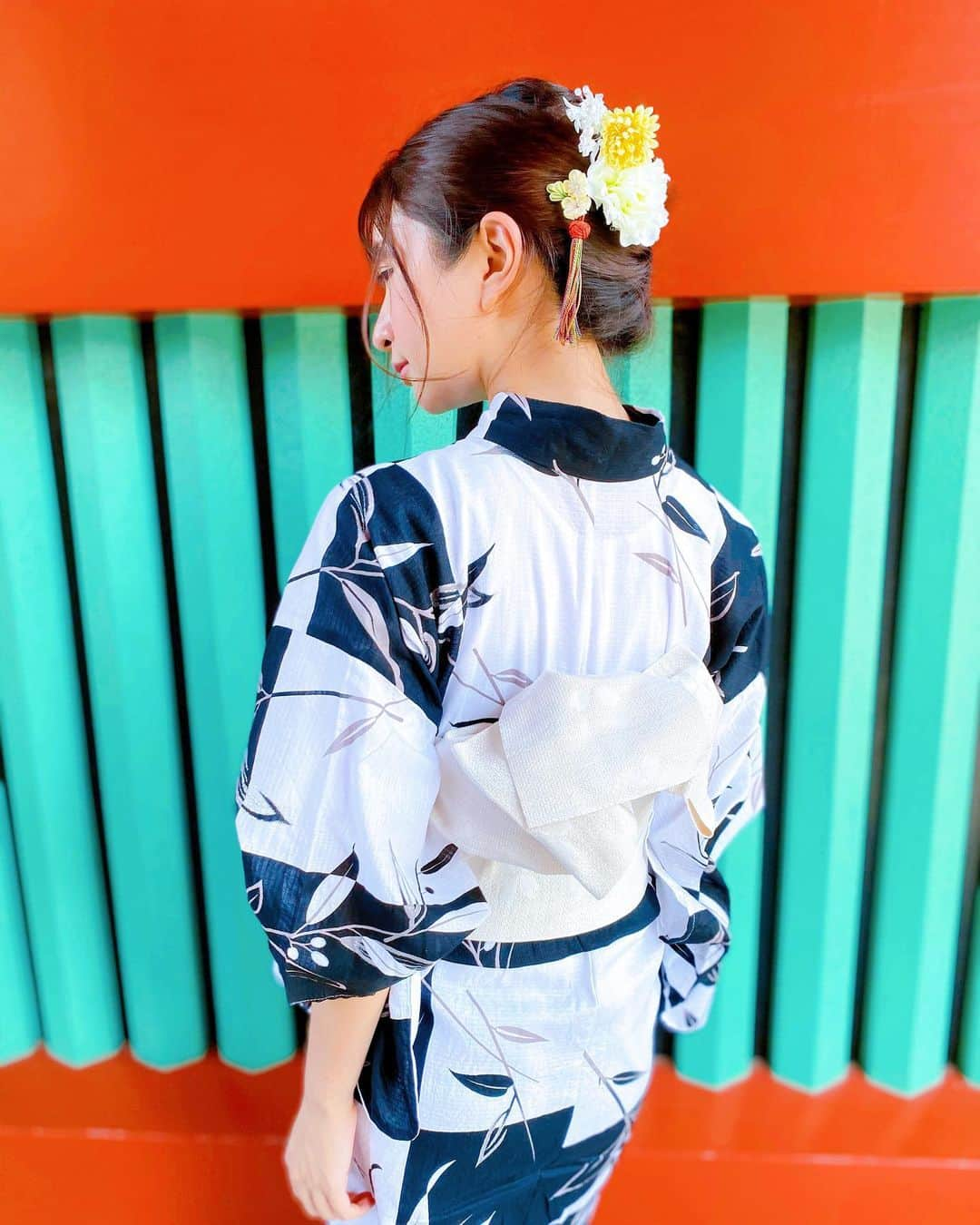 中村江莉香さんのインスタグラム写真 - (中村江莉香Instagram)「秋の始まり #撮影前のケア 🌾🍂 #リッツ #幹細胞コスメ 💄 シワへの効果が認められた受賞成分が3つも配合されている商品👮🏻‍♀️✨ #植物由来幹細胞 を採用されているので安心安全、そして香りもほぼ無く使い勝手も良いです🤫🌿 30代になってシワの悩みが出てきました😶 #絶賛大人女子世代   デザインが注射器タイプでお上品、そして常にフレッシュに使用できるエアレス容器で機能性も高いです(酸化しない🥺💕) 全国の#ドラッグストア で買えますよ☺️✨ #米江莉香 収穫までもう少し １ヶ月を切りました🌾🍚こちら装いは @kome_erica_official イメージです💫 HP完成もお楽しみに...⭐️  #LITS #スキンケア #撮影前のお手入れ #肌作り #シワのない肌 #ラインゼロ #シワケア #エイジングケア #リッツリバイバル #幹細胞 #植物幹細胞 #おすすめ上品 #大人女子 #美容好きな人と繋がりたい #美容好きさんと繋がりたい #美容と健康 #内側からのケア #外側からのアプローチ #米農家 #米農家さんと繋がりたい #農業女子 #夏の紫外線ダメージケア #pr」9月25日 12時27分 - erica_nakamura