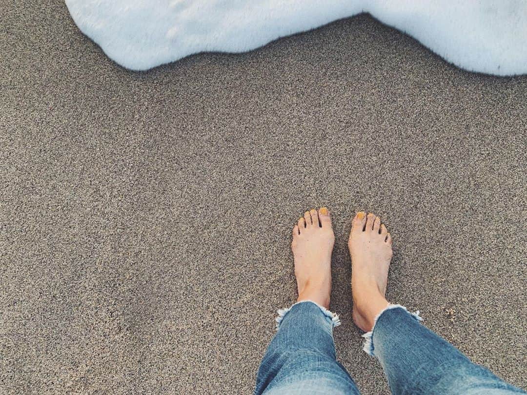 のインスタグラム：「.  今年はたくさん海行ったな〜🌊 そしてよく焼けてる☀️」