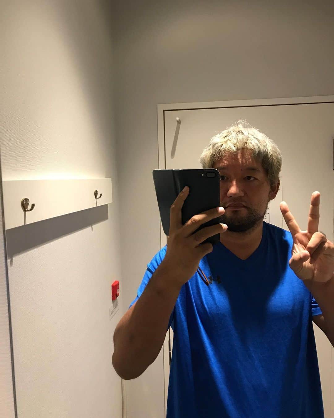 石川修司のインスタグラム：「45歳になりました。といってもいつもと同じくトレーニングで始まる1日でしたが😅 元気に毎日を過ごしたいですね。」