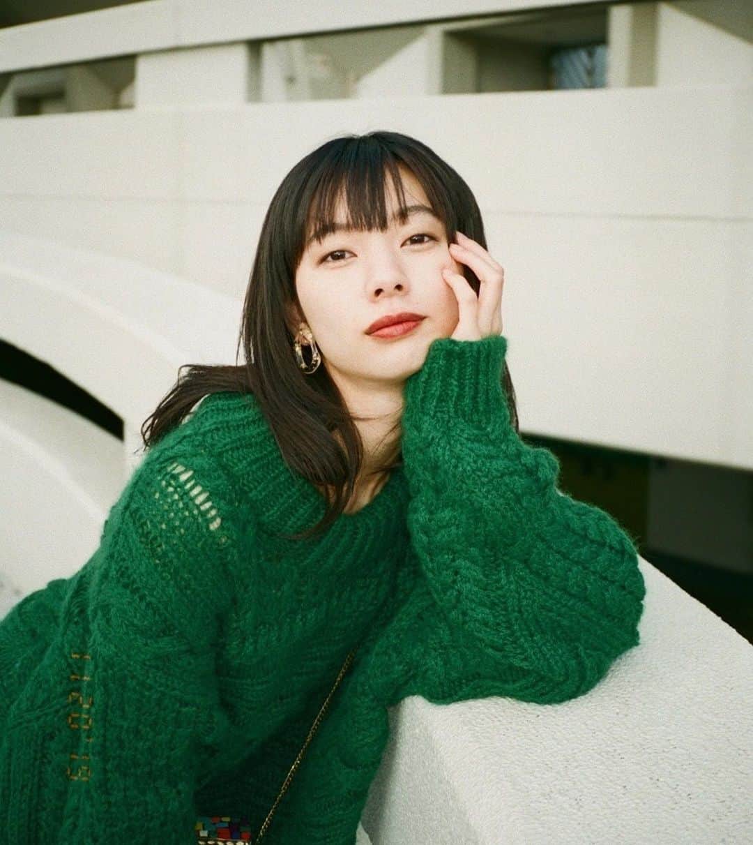 のインスタグラム：「寒いです🥶この写真去年の寒い時にみのちゃんに撮ってもらったお気に入り🥶📸 そして👉YouTube 配信今日も20時からやります！いつも見てくれる皆様ありがとう☺️ YouTubeは趣味部屋としてダラダラゆるっとやっていけたらと思っています🎮 投稿動画も少々お待ちを…ストックはたくさんあるのだ…すまぬ…🙏」