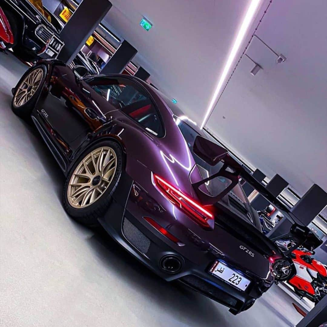 CarsWithoutLimitsさんのインスタグラム写真 - (CarsWithoutLimitsInstagram)「Vesuvio Metallic Porsche #GT2RS Photos @abdyessine  Owner @gercollector  #carswithoutlimits #porsche」9月25日 12時43分 - carswithoutlimits