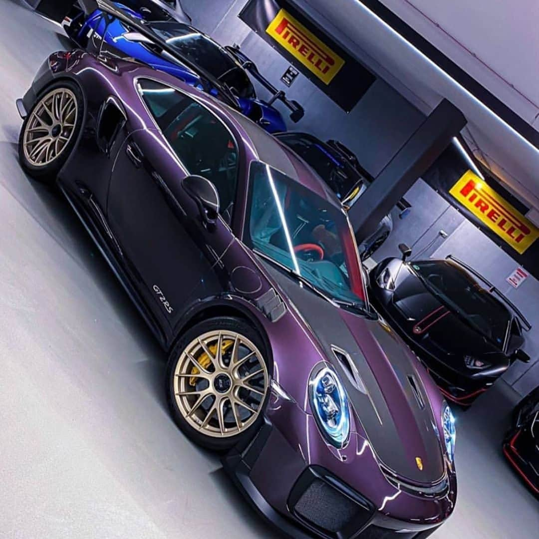 CarsWithoutLimitsさんのインスタグラム写真 - (CarsWithoutLimitsInstagram)「Vesuvio Metallic Porsche #GT2RS Photos @abdyessine  Owner @gercollector  #carswithoutlimits #porsche」9月25日 12時43分 - carswithoutlimits