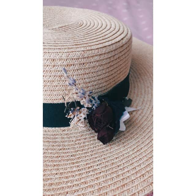 MARINAさんのインスタグラム写真 - (MARINAInstagram)「⭐︎ ✳︎ ⭐︎ ✳︎ ⭐︎ ✳︎ ⭐︎ . handmadeの水引きピアス🌟 ドライフラワーのブローチ💐 . なんでもない日にいただいた 手作りのプレゼントたち♡♡ . 嬉しい🥺💓 . そしてかわいいー💕 . ありがとうございます😌💓 大切に使わせていただきます♡ . #handmade #present #pierce #brooch #mizuhiki #dryflower #thankyou #love #okinawa」9月25日 13時01分 - marina___oki