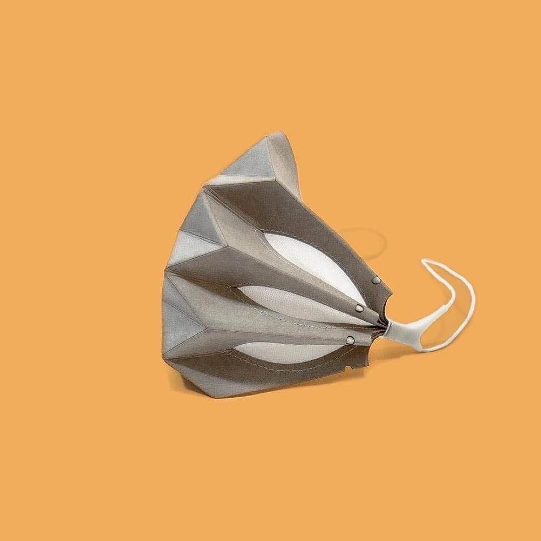Design Milkさんのインスタグラム写真 - (Design MilkInstagram)「Over on @designmilkeveryday: Masks aren't going away any time soon so we thought we'd update our round up of modern masks, including this one by @zimartydotcom that's available in the shop! Head to our IG Story to see our full round up!」9月25日 13時01分 - designmilk