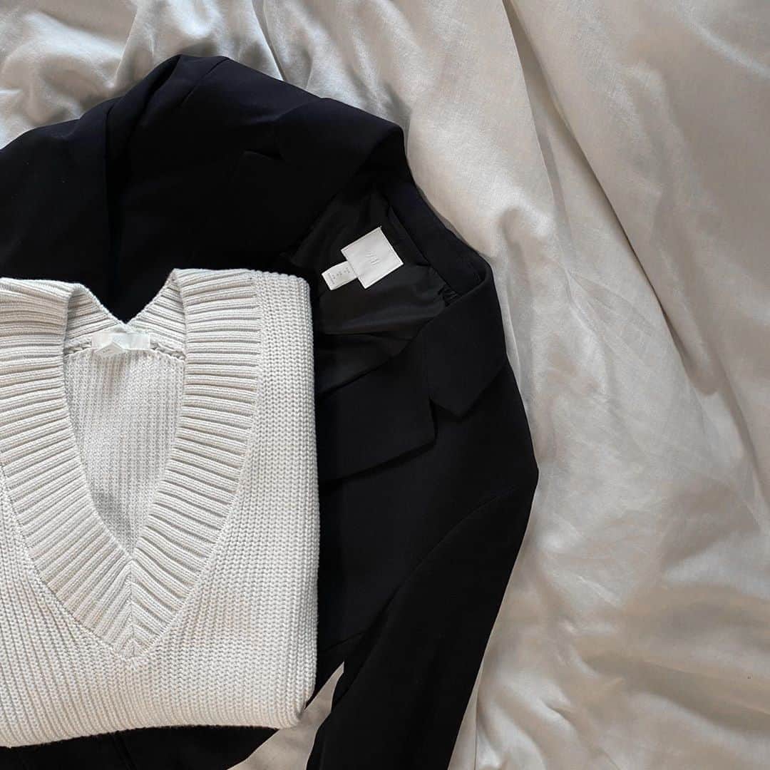 近藤沙良さんのインスタグラム写真 - (近藤沙良Instagram)「. .  @hm 様様です✔︎ . ✖︎long jacket ✖︎ribknit pullover vest  . #hm #autumnfashion」9月25日 13時10分 - saaara57