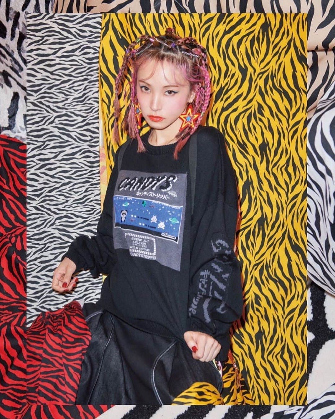 板橋よしえのインスタグラム：「. ________________________________________________﻿ ﻿ PLAY THE GAME KNIT﻿ ¥17,600(in tax)﻿ color: OFF WHITE / LIME / BLACK﻿ 10月上旬入荷予定﻿ ________________________________________________﻿  Candy Stripper MagazineはプロフィールページのURLからご覧いただけます✅﻿ ﻿ #candystripper #candystripper_magazine  #lisa」