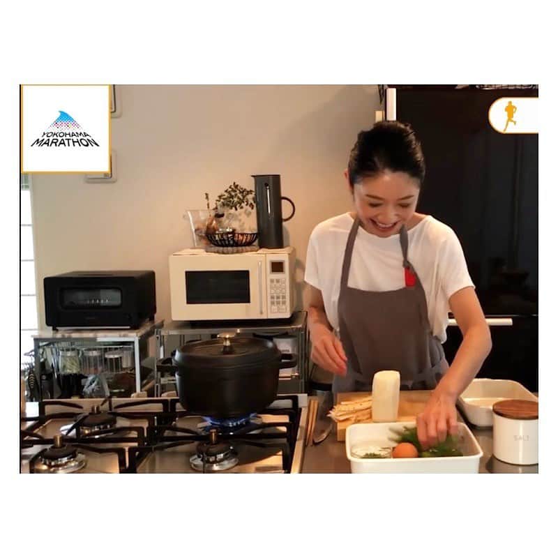 市橋有里のインスタグラム：「横浜マラソン YouTubeチャンネルで お料理動画配信しています♪ 涼しくなって過ごしやすくなりましたが、 夏の疲れを残さないための簡単疲労回復メニューです♪ 初めての動画撮影でしゃべりが😆💦だと思いますが 笑って免疫力上げてください笑 ぜひご覧下さいね！ ・ プロィールのところから見られます😊 ・ https://youtu.be/azs2KOtlwOs ・ #横浜マラソン #横浜マラソンアドバイザー #お料理動画」