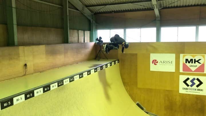 笹岡建介のインスタグラム：「switch🎮  @mktaxi.jp @dcshoes_japan @dorcus_tbs @bern_japan @stance_japan @skullcandyjapan @independenttrucks @rictawheels @minirampsteez @vertskateboarding  #mktaxi#dcshoesjapan #dcshoes #skullcandyjapan #bells #independenttrucks #triforce_k #hi_5 #dorcus_tbs #6556skateboarding #divisio#fivecrossskatepark #showgekiskateboards #13mind#bern#bernjapan#make___#skate#skateboard #instagood #skatecrunch #skatecrunchmag #minirampsteez #vertskateboarding#instagram」