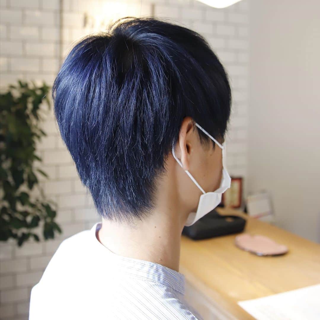 kazutakahamazatoのインスタグラム：「Kくんありがとう〜！ 「いっぺんこんな色してみたかった」 をやってみました✨ 学生さんの間に、堪能してください😁  #ブリーチ #オンカラー #ヘアカラーネイビー  #equal #三国美容室 #三国 #キッズルーム  #hair#hairstyle #スタッフ募集 #縮毛矯正が得意  #コタ #COTA #ヘアケア #駅ちか #美容室 #美容室求人 #美容師募集 #スタイリスト募集 #アシスタント募集 #メンズ  #メンズヘア #ボブ #子供カット #トリートメント  #トキオトリートメント #酸性ストレート  #酸性デジタルパーマ #ヘアドネーション #写真好きな人と繋がりたい」