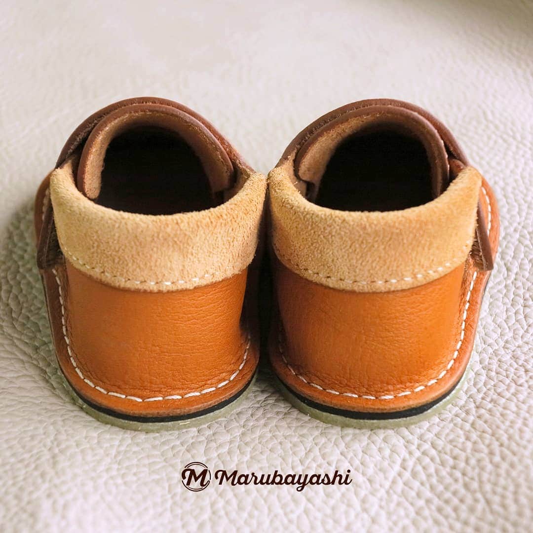 MARUBAYASHIさんのインスタグラム写真 - (MARUBAYASHIInstagram)「* 革のファーストシューズ 可愛く仕上がりました。  #革 #レザー #leather #ファーストシューズ #firstshoes #革絞り #ウェットフォーミング #レザークラフト #leathercraft #leatherworks  #loveleather #leatherdesign」9月25日 13時34分 - takahiro_marubayashi