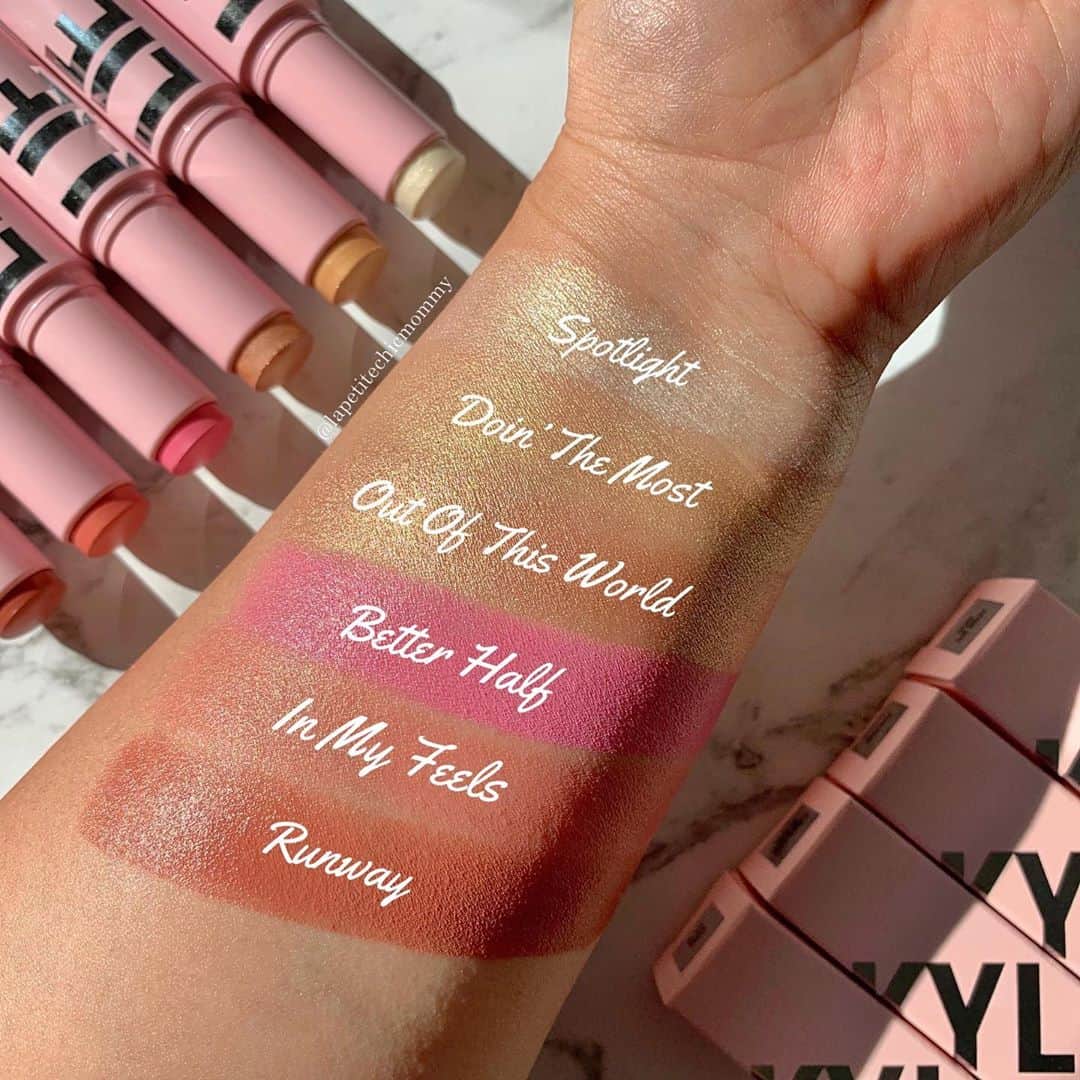 Kylie Cosmeticsさんのインスタグラム写真 - (Kylie CosmeticsInstagram)「drooling over these gorgeous swatches of our new Kylighter and Blush sticks by @lapetitechicmommy ⁠🤤💗 which shades do you have your eye on? 👀 launching tomorrow 9.25 9am pst on KylieCosmetics.com」9月25日 4時43分 - kyliecosmetics