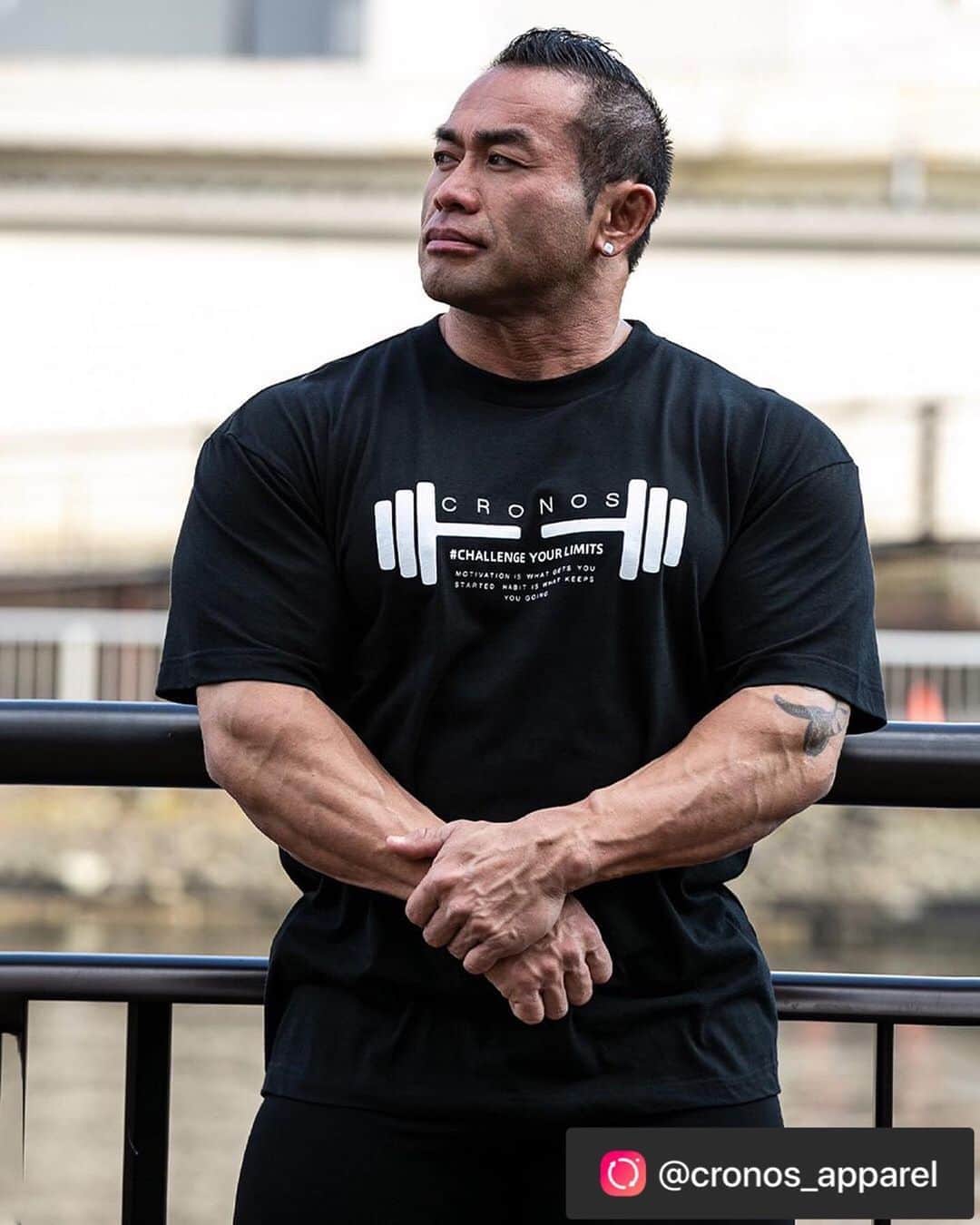 のインスタグラム：「. CRONOS NEW LOGO TSHIRT/black NEW BICLORE PANTS/black  Model @hideyamagishi  Photography  @asiagrapher_mk  #cronos @cronos_apparel @cronos_apparel_nagoya @cronos_apparel_osaka @cronos_apparel_tokyo @cronos_women @cronos_overseas」