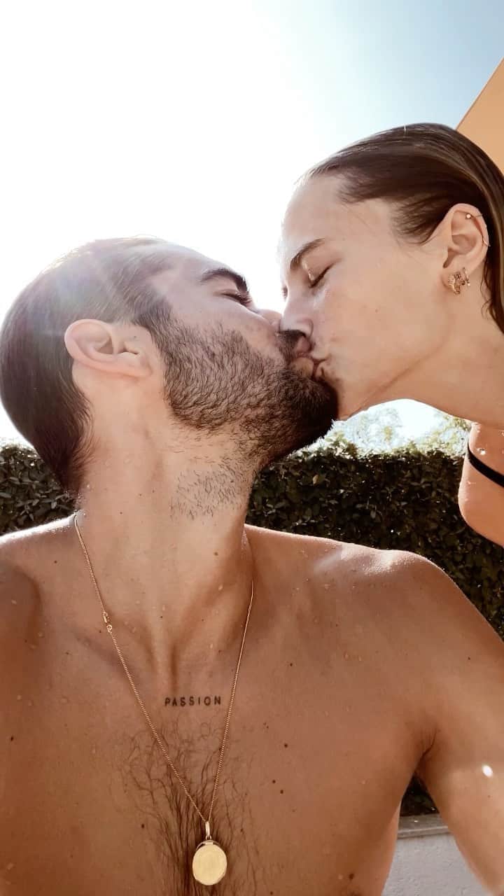 NICOLAS SIMOESのインスタグラム：「☀️🧡😎」