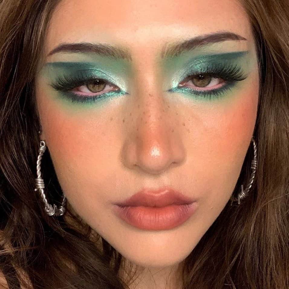 BH Cosmeticsさんのインスタグラム写真 - (BH CosmeticsInstagram)「@esantoinette is lookin' like money 🤑 in emerald eyes with our SOLD OUT Pistachio Palette and #bhsweetshoppe Sprinkles Brush Set that's still in stock for a limited time 🍦 Pssttt... we heard you guys might want a restock?! #bhcosmetics」9月25日 5時13分 - bhcosmetics