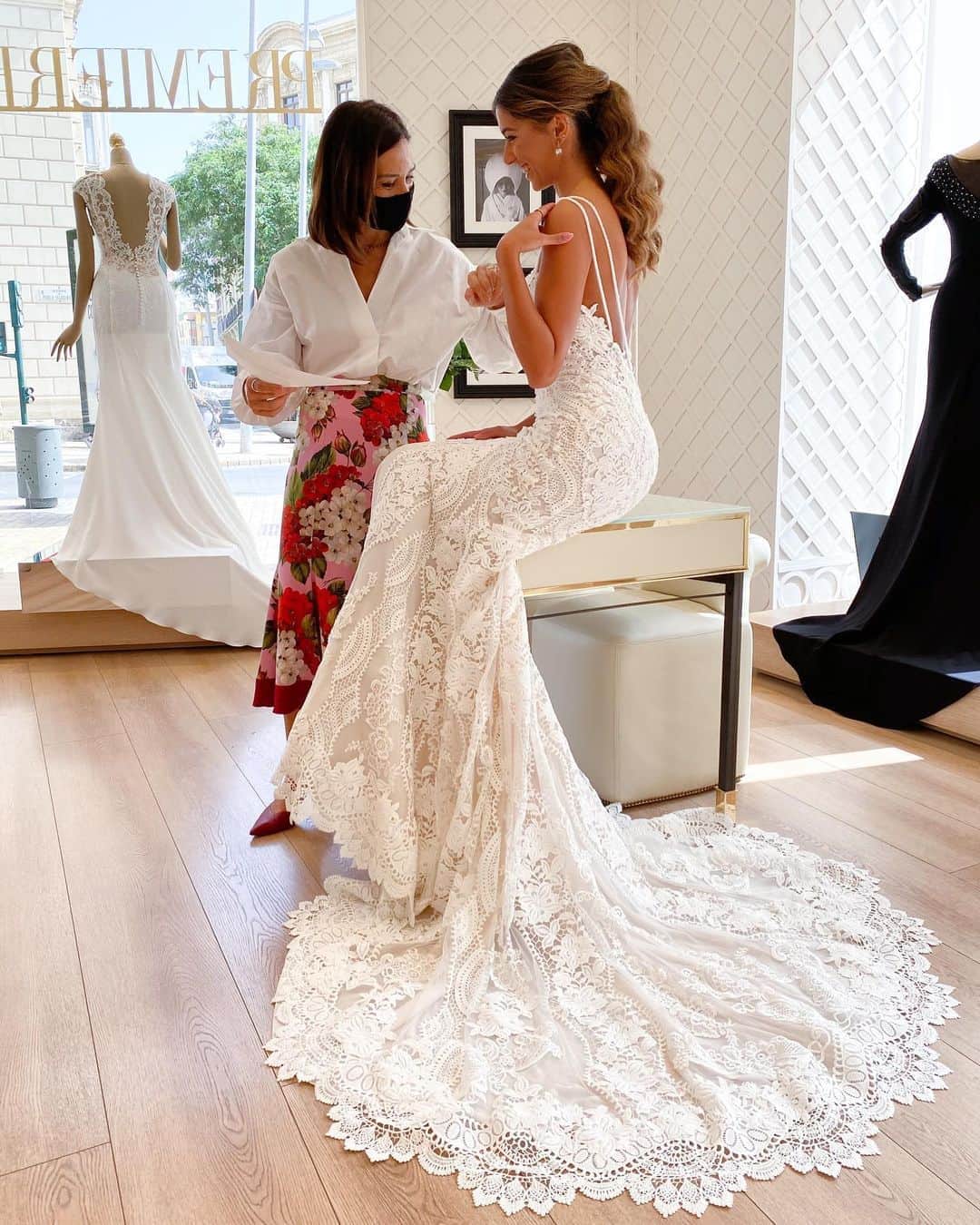 Pronoviasさんのインスタグラム写真 - (PronoviasInstagram)「“Brides-to-be have a special kind of magic. Is the emotion of finding the perfect dress, the happiness and smiles on their faces that makes me feel blessed of having the opportunity of dressing their dreams.” - Alessandra Rinaudo, Pronovias Chief Artistic Officer  Ready to find your dream dress? Book now your appointment on the link in bio. #Pronovias  Dress: Floriana  #Pronovias」9月25日 5時28分 - pronovias
