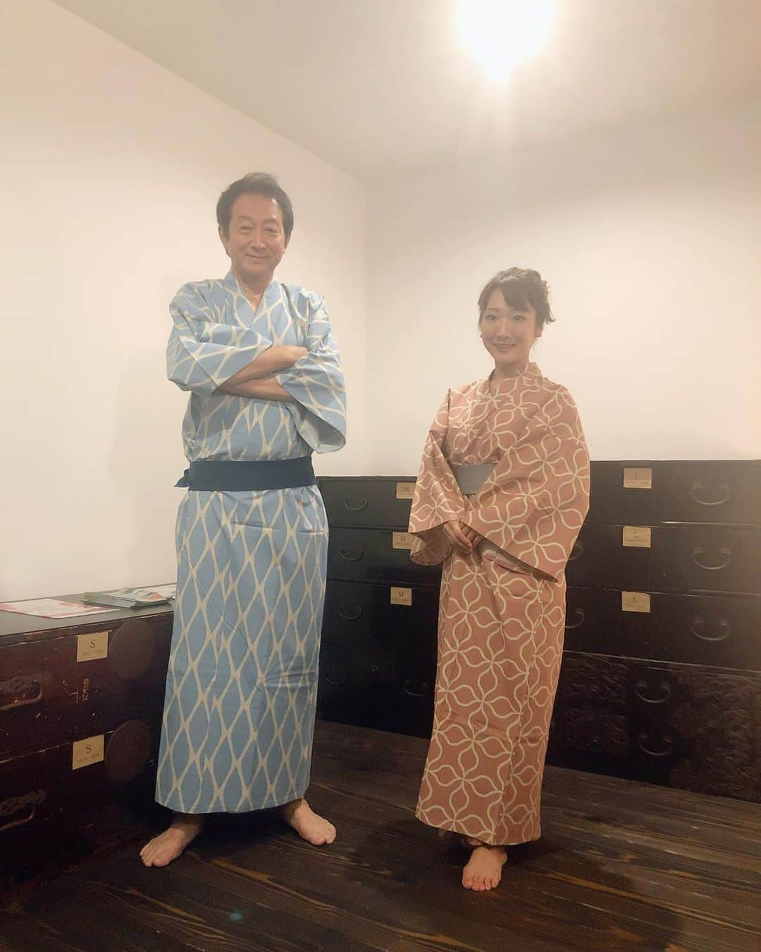 辰巳真理恵さんのインスタグラム写真 - (辰巳真理恵Instagram)「・ 親子de浴衣ショット👘✨ ・ ・ 2020年8月19日(水)19:00にアップしたYouTube🍾 ・ 先月23日に放送された、 『#辰巳琢郎の葡萄酒浪漫』 #山形県赤湯 編 後編 ・ の、#オフショット集 🎉 ・ ▶️#YouTube で 「辰巳琢郎の葡萄酒浪漫」 で検索してみてください🍾✨ 🔗https://youtu.be/C8PVdYLlrD8 ・ #プロフィールのリンクよりどうぞ  #オフィシャルYouTubeチャンネル ・ ・ 番組詳細🍷 ◆『辰巳琢郎の葡萄酒浪漫』 https://www.bs-tvtokyo.co.jp/budoshu/ #BSテレビ東京　夜11時30分～12時00分 □2020年8月23日（日）第230回 #山形県赤湯 編　後編 父・#辰巳琢郎 と親子で赤湯のワイナリーとお勧めスポットを巡ります。 ・ ・ @jpwine_lovers  @japan_wine2.0  #bsテレ東 #辰巳真理恵 #親子共演 #ソプラノ歌手 #山形県南陽市 #山形県南陽市赤湯 #日本ワイン #日本のワインを愛する会 #山形座瀧波  #瀧波旅館  #浴衣 #親子旅 #チャンネル登録お願いします #yukata #japanesewine #tatsumimarie #marietatsumi」9月25日 5時25分 - tatsumimarie