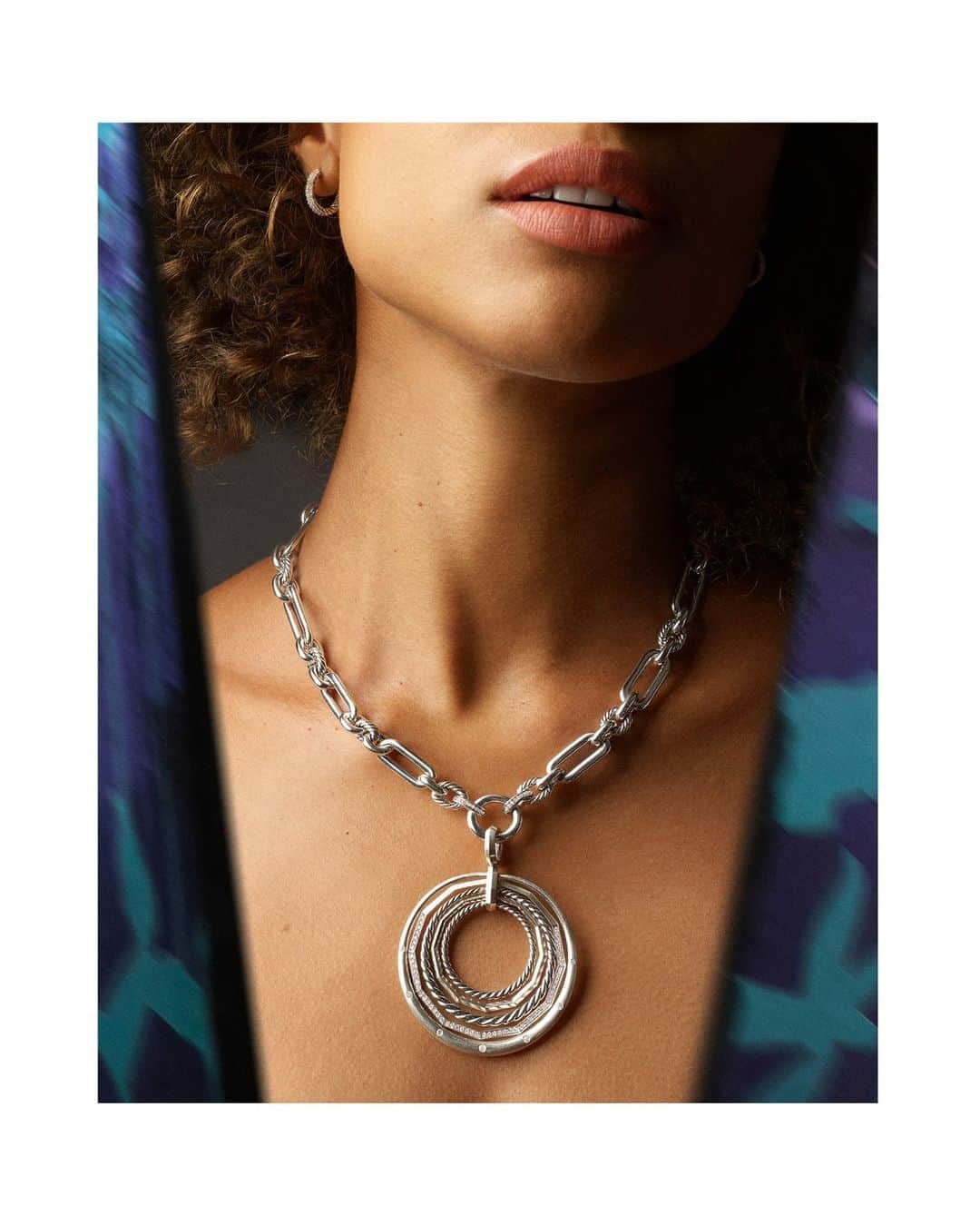デビッドヤーマンのインスタグラム：「For the bold. Smooth sterling silver and Cabled links converge in our Lexington chain and Stax pendant. #DavidYurman」