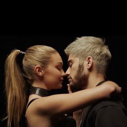 E! Onlineさんのインスタグラム写真 - (E! OnlineInstagram)「2016 ➡️ 2020. Link in bio for all the little things we’ve learned about Gigi Hadid and Zayn’s emotional first days as parents. (📷: Youtube/Instagram)」9月25日 6時01分 - enews