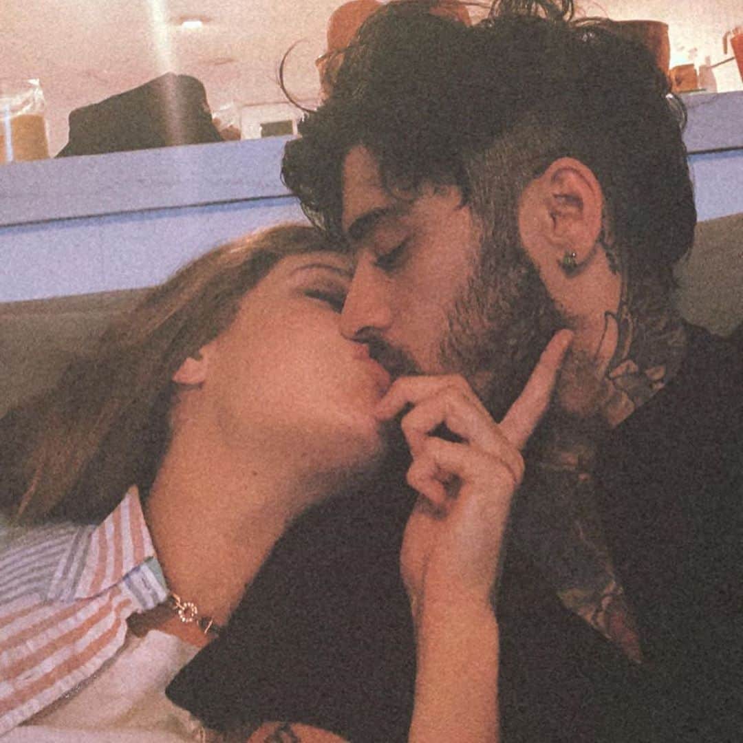 E! Onlineさんのインスタグラム写真 - (E! OnlineInstagram)「2016 ➡️ 2020. Link in bio for all the little things we’ve learned about Gigi Hadid and Zayn’s emotional first days as parents. (📷: Youtube/Instagram)」9月25日 6時01分 - enews
