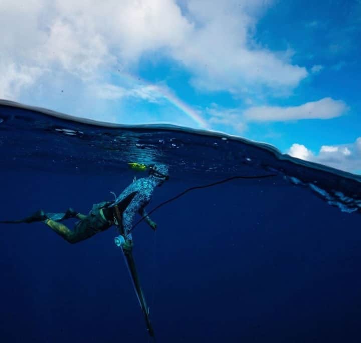 Costa Sunglassesのインスタグラム：「Looking for gold. 📷 : @triplec.cole #SeeWhatsOutThere #BornOnTheWater」