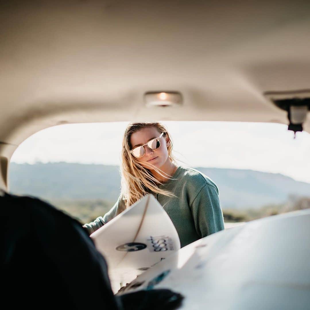 レイキー・ピーターソンのインスタグラム：「Have you got your pair yet? @blenderseyewear 😎 photo- @edsloanephoto」