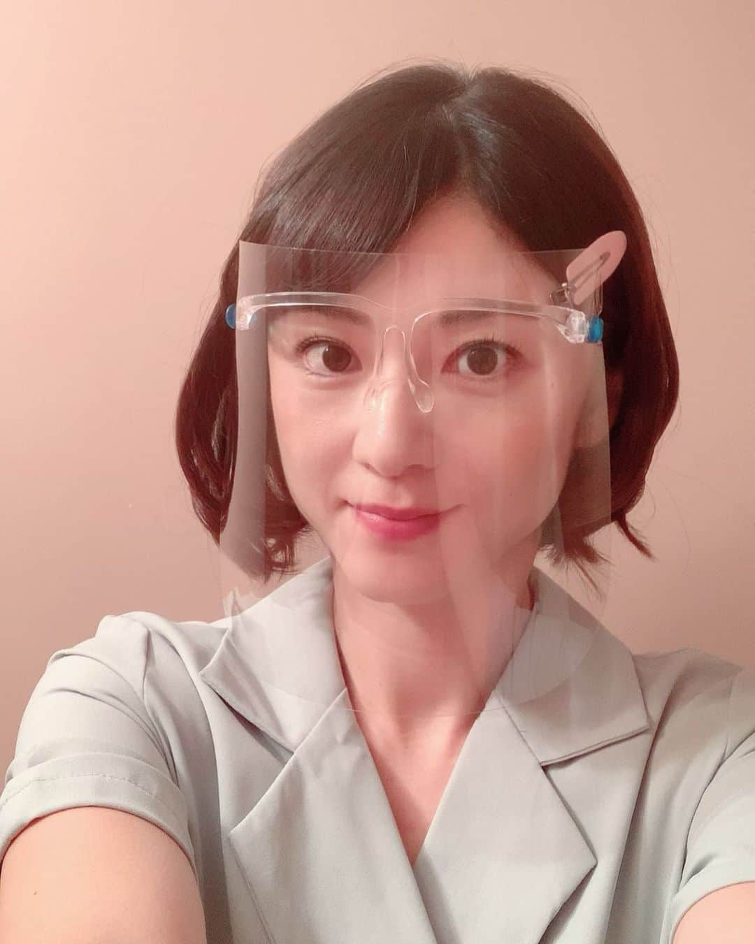 原史奈さんのインスタグラム写真 - (原史奈Instagram)「撮影の一コマ 初めてのフェイスシールド 感染予防対策大切ですね #撮影 #昨日の一コマ #フェイスシールド #コロナ #感染予防対策 #大切  ﻿#原史奈 #ゴルフ #ゴルフレッスン #ゴルフ女子#ゴルフ男子 #ゴルフ大好き #golf #ゴルフウエア #ゴルフコーデ #ゴルフグッズ #ゴルフ動画 #ping #ピン #ping女子 #gle2 #g410 #even #archivio #アルチビオ #cuartounited」9月25日 6時41分 - fuminahara