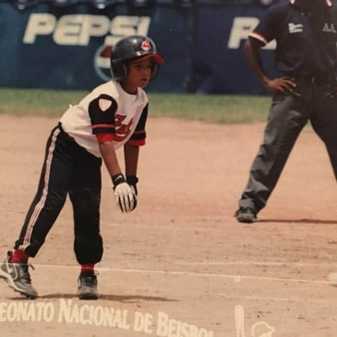 ルーグネッド・オドーアのインスタグラム：「#throwbackthursday in honor of #hispanicheritagemonth. Thank you to my family and Venezuela for introducing me to baseball and showing me how to work hard to get where I am today! I couldn't have done it without everyone. @bankofamerica #bofapartner  Gracias a mi familia y mi gran país Venezuela por presentarme el mejor deporte del Mundo q es el béisbol y además de enseñarme a trabajar duro para llegar donde estoy hoy! No hubiera podido lograrlo sin ustedes. @bankofamerica #bofapartner」