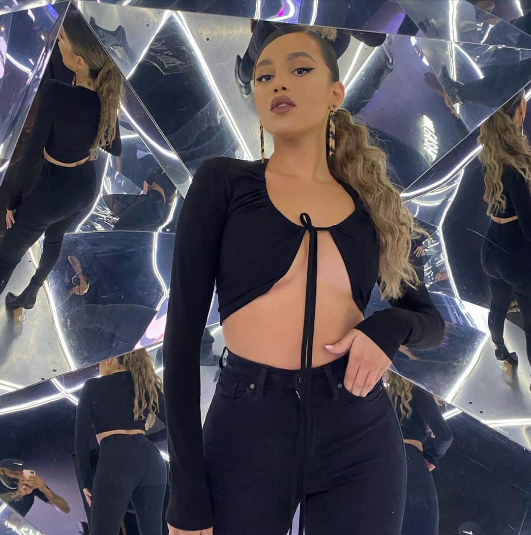 Val Mercadoのインスタグラム：「Half Goddess. Half Hell. 🖤✨@revolve @superdown #revolvesummer」