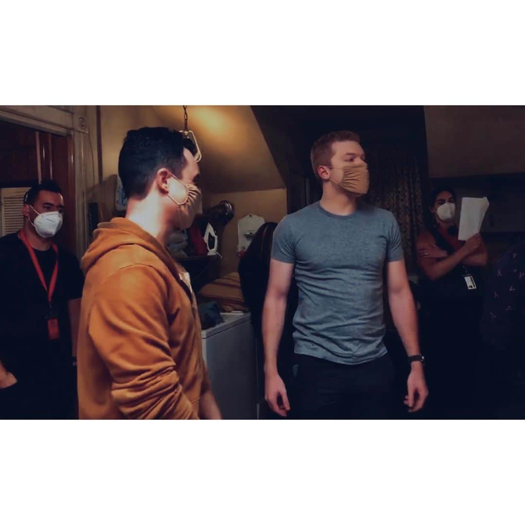 キャメロン・モナガンのインスタグラム：「Gallagher kitchen chaos. #Shameless #TheFinalSeason」