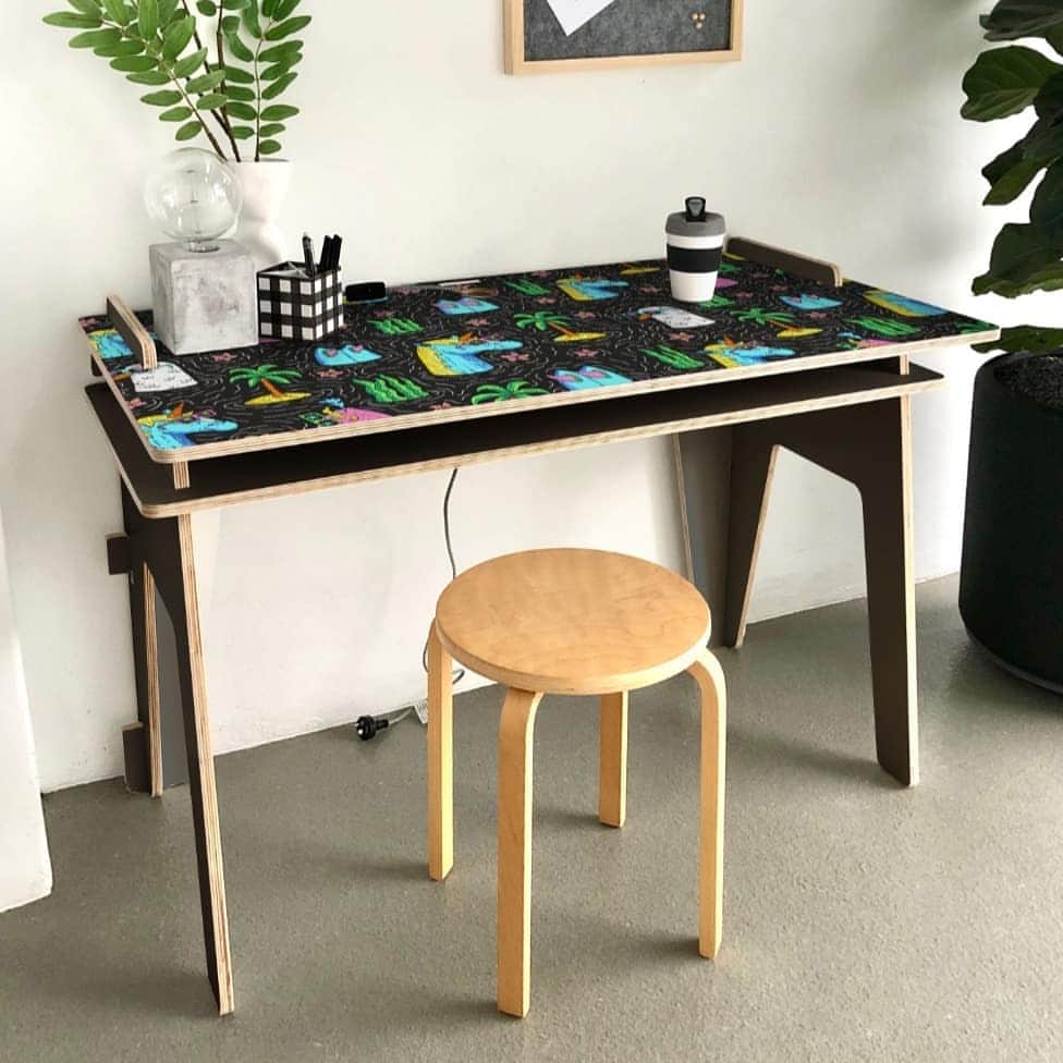 MULGAさんのインスタグラム写真 - (MULGAInstagram)「Couple more desks designs we've got happening.⁣ ⁣ Check out my last post to enter the comp to win one worth $389. Don't delay the last day to enter is tomorrow🤞😎. ⁣ ⁣ #mulgatheartist #mulgadesk #giveaway #comp」9月25日 7時22分 - mulgatheartist