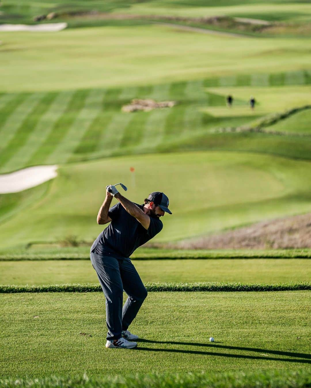 Dude Perfectさんのインスタグラム写真 - (Dude PerfectInstagram)「Payne’s Valley! 🙌 Had an unreal time at the opening of Tiger’s new course this week! Thanks to @bassproshops for having us out—already can’t wait to get back to this golf Mecca in the Ozarks. 🐅⛳️」9月25日 7時20分 - dudeperfect