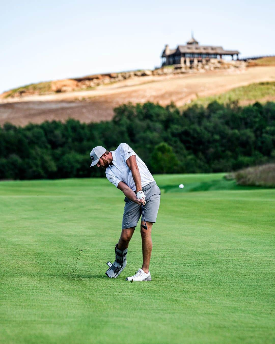 Dude Perfectさんのインスタグラム写真 - (Dude PerfectInstagram)「Payne’s Valley! 🙌 Had an unreal time at the opening of Tiger’s new course this week! Thanks to @bassproshops for having us out—already can’t wait to get back to this golf Mecca in the Ozarks. 🐅⛳️」9月25日 7時20分 - dudeperfect