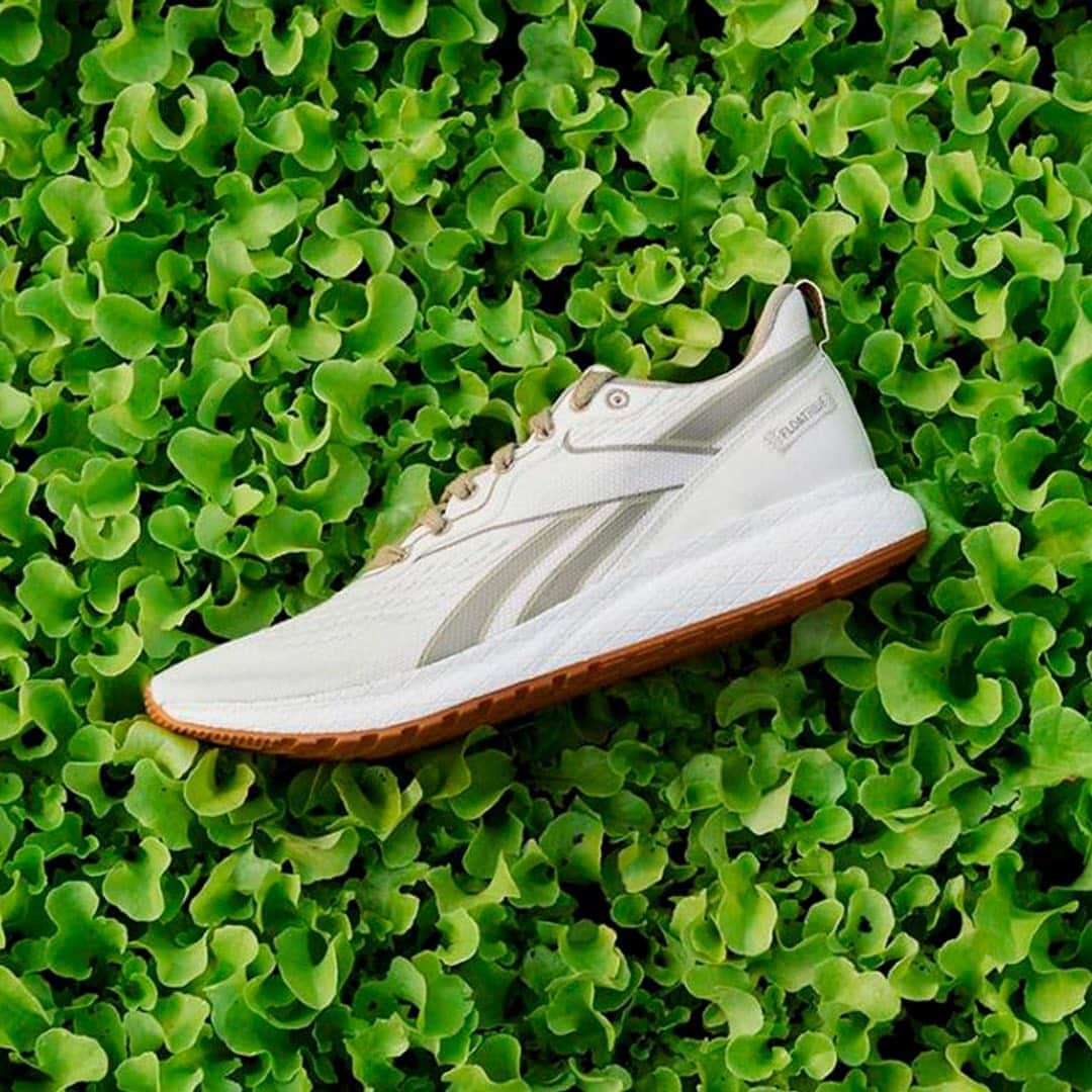 Nice Kicksさんのインスタグラム写真 - (Nice KicksInstagram)「For every purchase (up to 50), #Reebok and @siena_farms will donate a community supported agriculture box to people facing food insecurity. 🥕📦 LINK IN BIO for more details.」9月25日 7時20分 - nicekicks