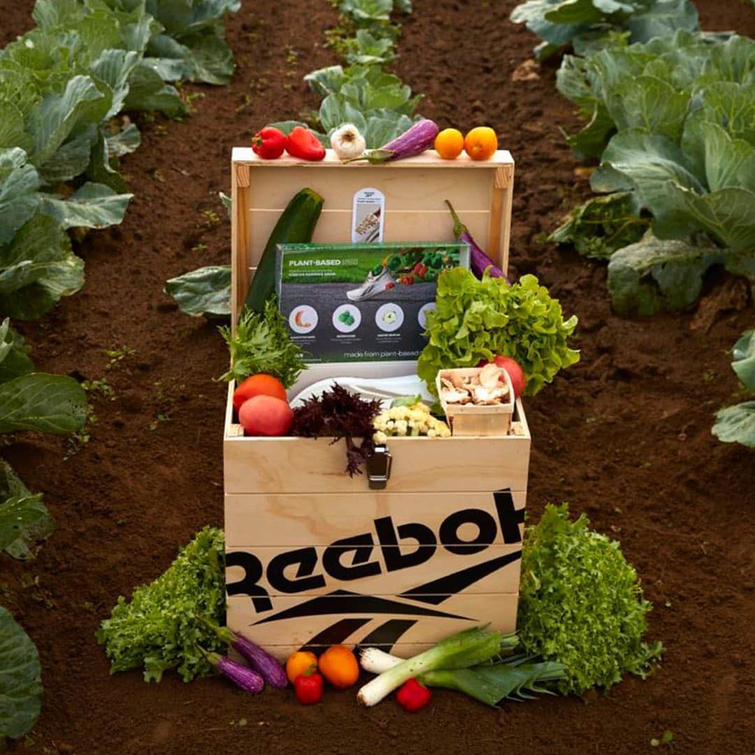 Nice Kicksさんのインスタグラム写真 - (Nice KicksInstagram)「For every purchase (up to 50), #Reebok and @siena_farms will donate a community supported agriculture box to people facing food insecurity. 🥕📦 LINK IN BIO for more details.」9月25日 7時20分 - nicekicks