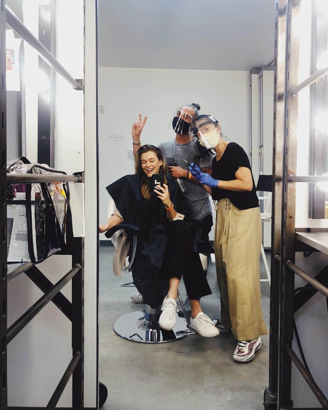 Victoria Leeのインスタグラム：「Greetings from set in 2020 👋🏻 @stefano_greco @misuzumiyake 💘」