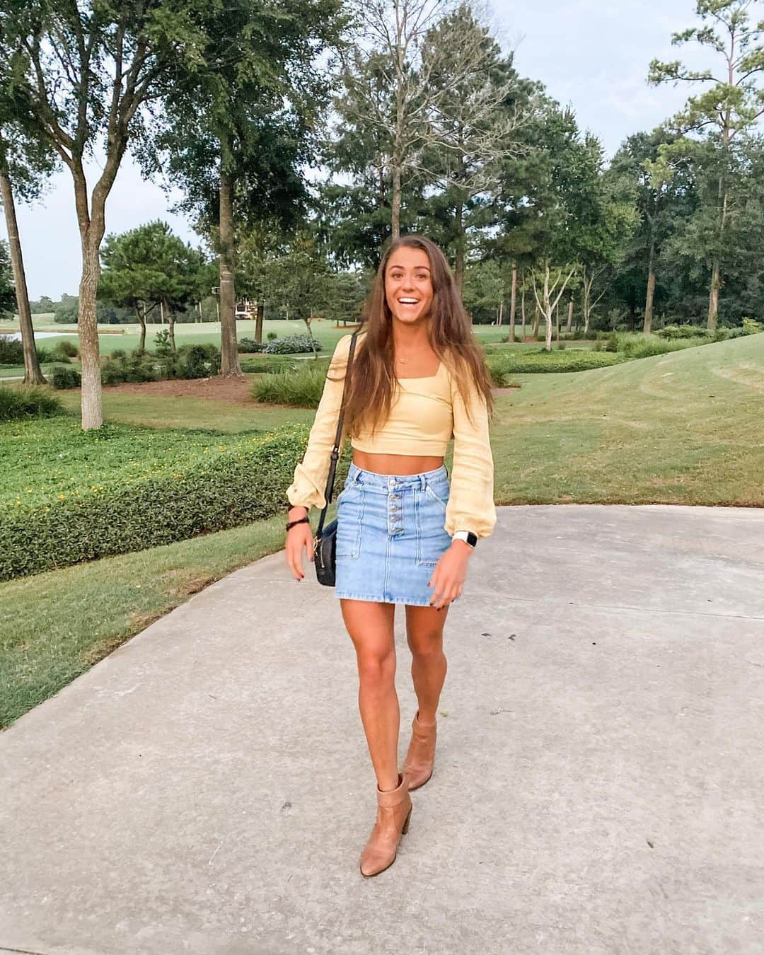 キャシディ・クックのインスタグラム：「Don’t you just hate it when girls post 3 of basically the same pictures?」
