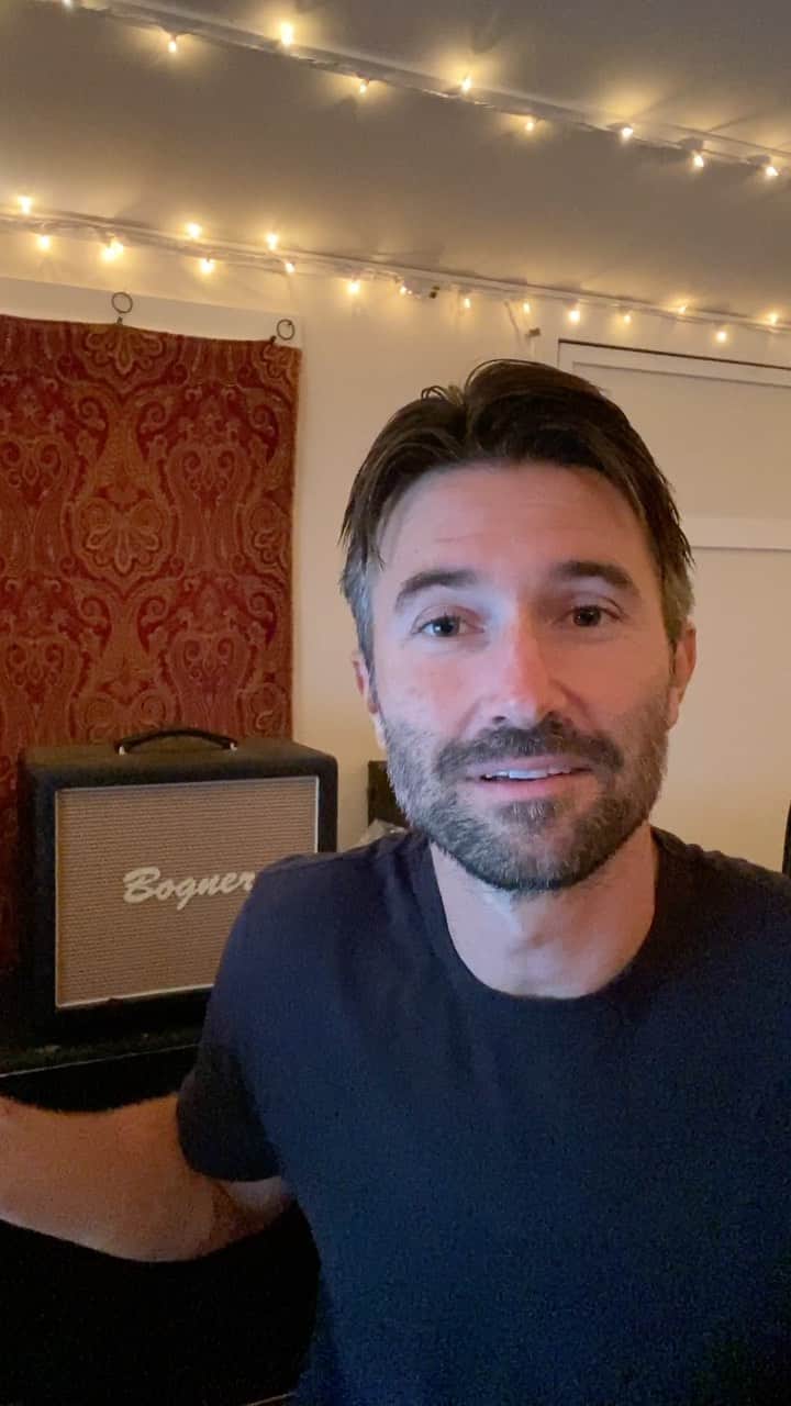 ブランドン・ジェンナーのインスタグラム：「🤏🏼」