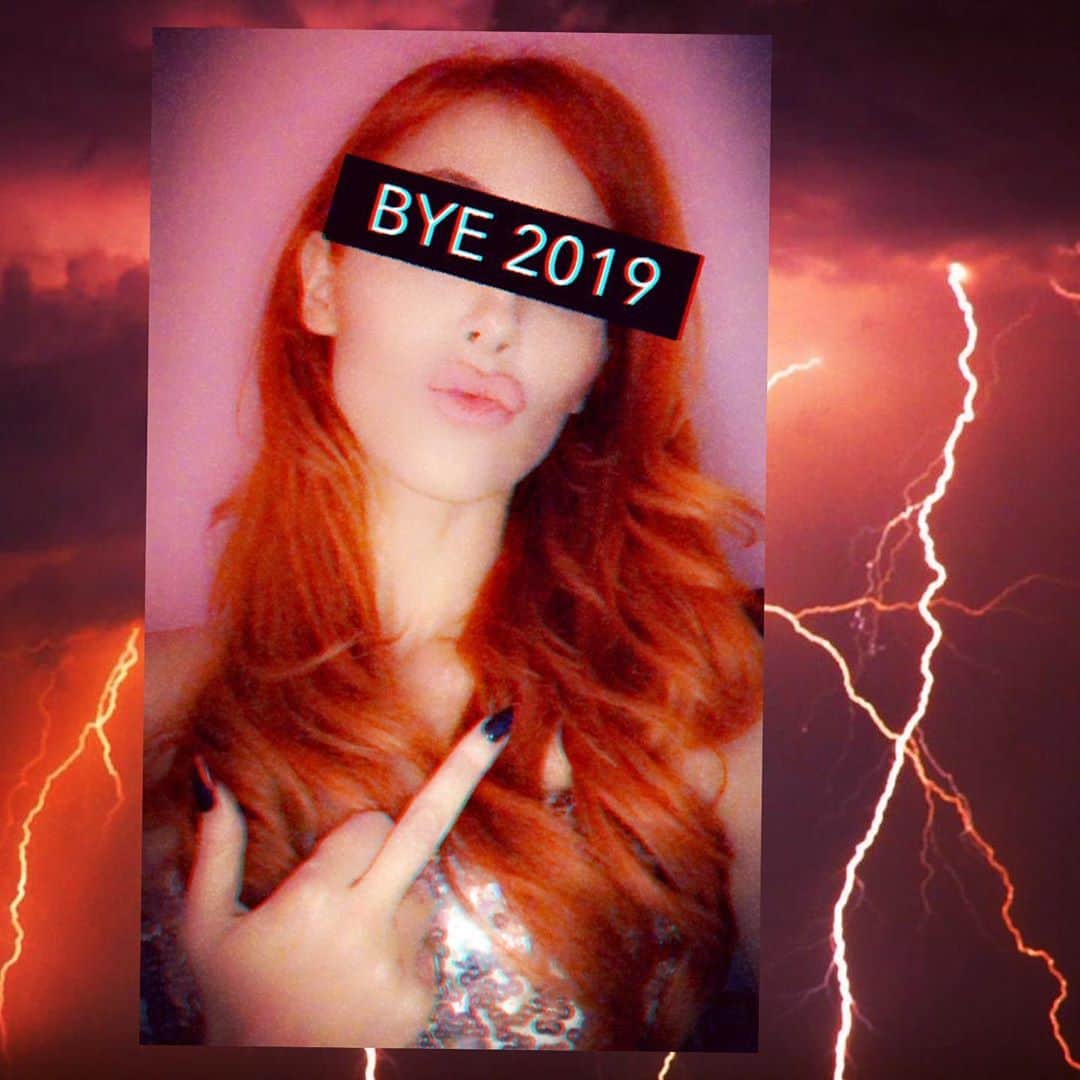 のインスタグラム：「😩😩😩 #Fuck2020」