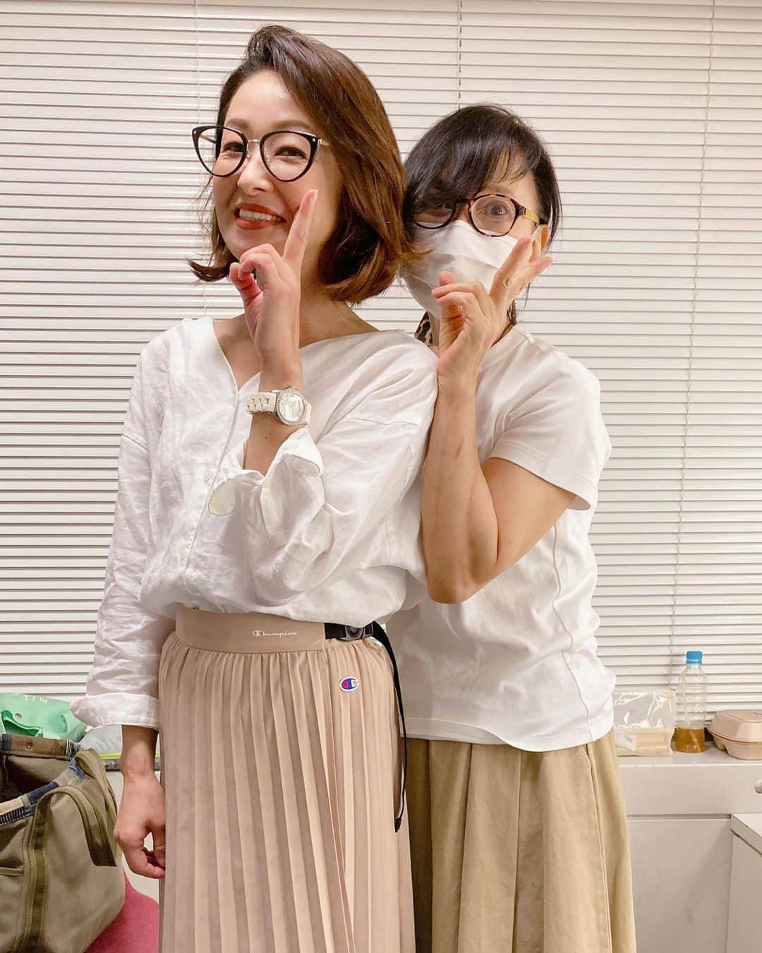 大石まどかさんのインスタグラム写真 - (大石まどかInstagram)「昨日はテレビ東京で収録がありました❗️久しぶりにあの先輩やこの先輩❣️にお会い出来て嬉しかった🥰放送は11月になりますので近くなりました又、お知らせしますねぇ。私のヘアーメイクさんと白にベージュの私服が丸かぶりでに笑っちゃった😅😃😃 #収録 #歌 #私服  #笑」9月25日 8時19分 - madoka_oishi