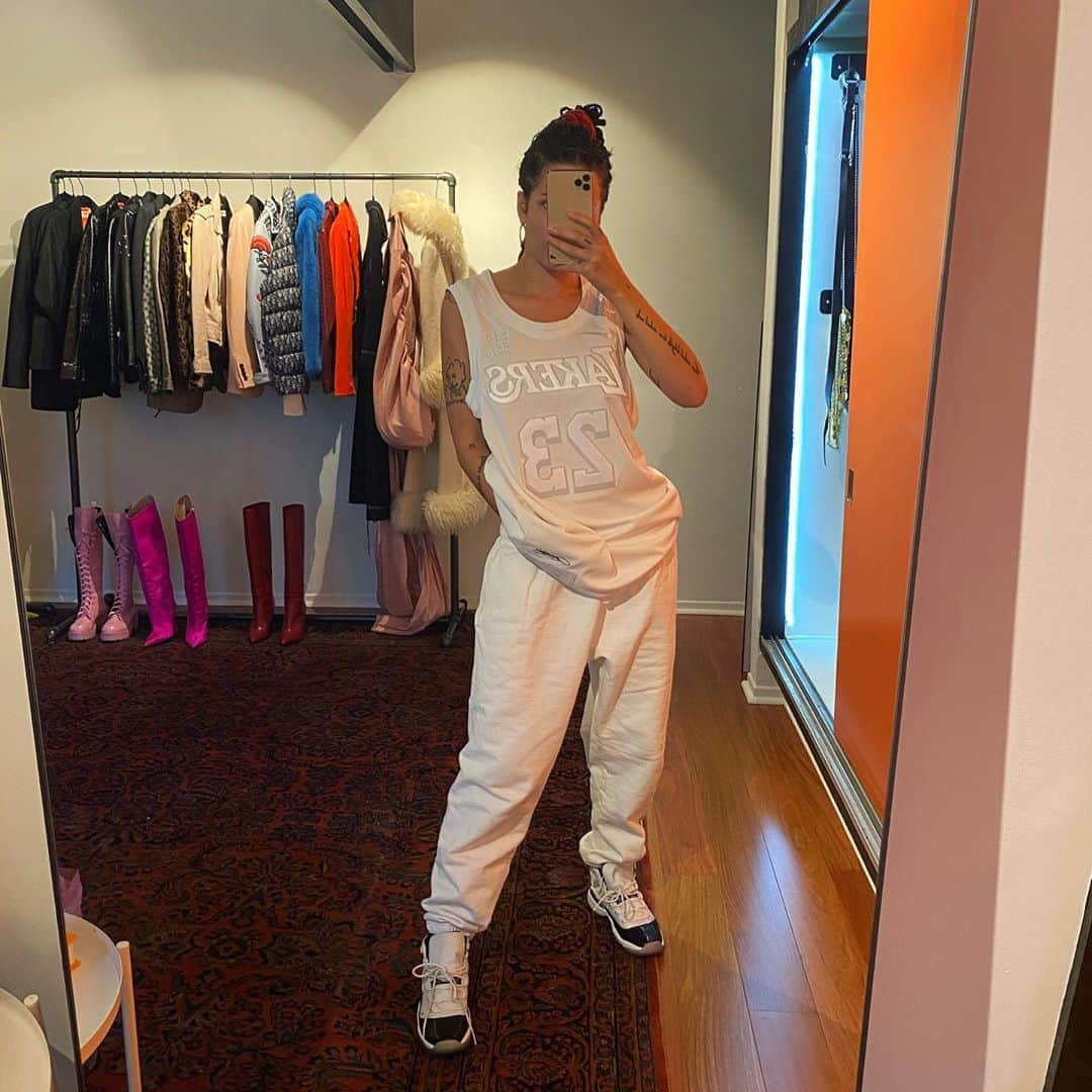 Halseyのインスタグラム：「it time.」