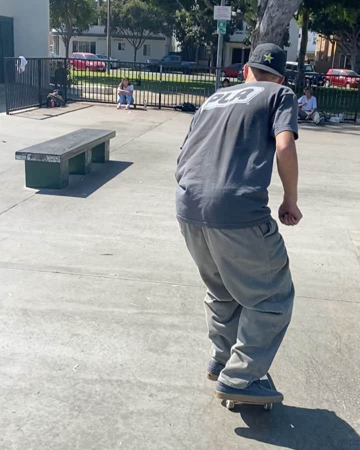 ジェイク・イラーディのインスタグラム：「➡️Quick cruise at 🍒」