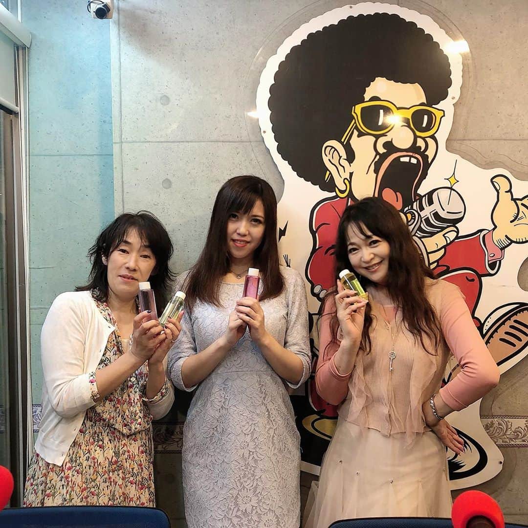 原めぐみさんのインスタグラム写真 - (原めぐみInstagram)「（原めぐみofficial） 10pcs photos Swipeーーー▶︎▶︎▶︎ レインボータウンFM【原めぐみのEN❤︎JOYトーク】ゲストは瀬戸マドカちゃん❣️ロス・インディオスさん達と歌った新曲が有線チャート6位‼️ WATCHセラピーの和泉陽子先生に番組をアシストして頂きながらお届け致しました^ ^💓 https://ameblo.jp/meguming5/entry-12627322418.html  #瀬戸マドカ さん #ロスインディオス  #和泉陽子　先生 #watchセラピー   #原めぐみ  #80年代アイドル  #megumihara #singer  #ラジオ  #大江戸放送局  @meguming.h」9月25日 8時48分 - meguming.h