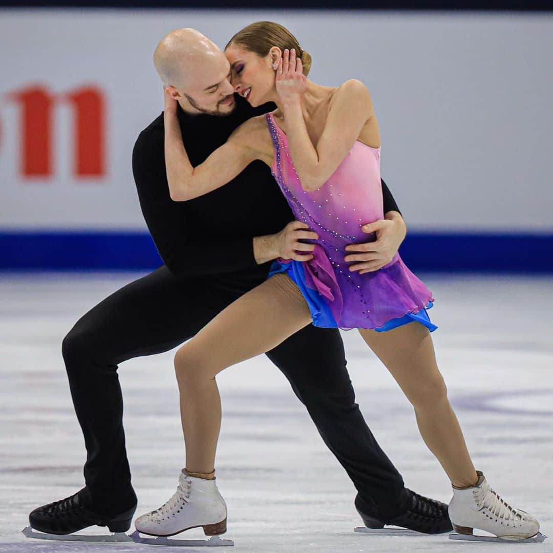 タラ・ケインのインスタグラム：「Danny and I are looking forward to exploring new training options.  An exciting season awaits!   We would like to thank our entire coaching team for their hard work, patience and perseverance over the last two seasons.」