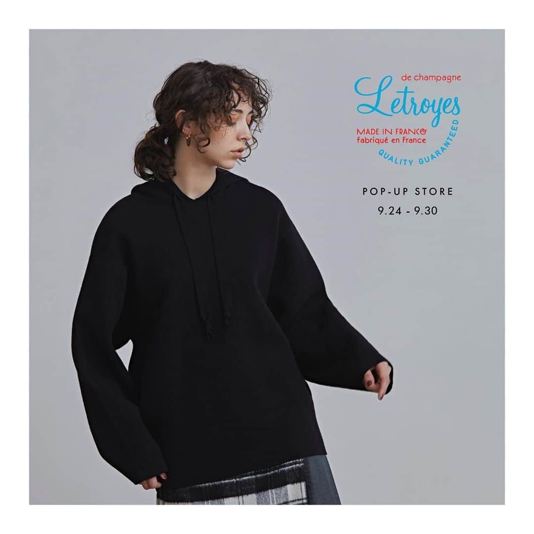 エリオポールのインスタグラム：「. Letroyes POP-UP STORE 9.24 - 9.30 at.エリオポール ルミネ横浜 . シャンパーニュ地方生まれのニット＆カットソーブランド『Letroyes（ルトロワ）』は、フランスを代表する老舗ファクトリーからデビューしたブランド。MAILLE/マイユと呼ばれる昔ながらの丸胴編み機で編まれたシームレスなニットソーは、生地が体をやさしく包み込むような柔らかな肌触り、抜群の伸縮性が魅力です。  . 今シーズンのエリオポールでは、高いクオリティが唯一無二の存在感を放つアイテムをご提案します。 『Letroyes（ルトロワ）』オリジナルのフーディーとパンツは、エリオポールの別注として登場。スウェットからウールに素材を変更し、リラックス感があるややゆったりとしたサイズにリモデルしました。またメランジ調のノーカラーガウンは、ほど良いゆとりがあり、さらっと羽織りやすいのがポイント。今年らしいシルエットのボーダーのビッグバスクシャツは、エリオポールでは横浜店のみの展開です。 . PRESENT 期間中、『Letroyes（ルトロワ）』の商品をお買い上げのお客さまに、エコバッグをプレゼントいたします。 ＊お好みのデザインをお選びいただけます。 ＊なくなり次第、終了となります。 . . エリオポールルミネ横浜： 220-0011 神奈川県横浜市西区高島2-16-1 ルミネ横浜2F . . . #HELIOPOLE #HELIOPOLE10 #エリオポール #Letroyes #2020aw #autumnwinter #selectshop #fashion #style」