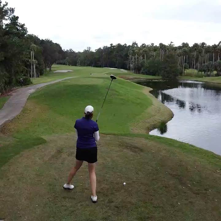 キム・カウフマンのインスタグラム：「Ready to go in Orlando! Playing the @ioainsurance championship this week. I spent three years here when I first graduated college and it’s bringing back some good memories! 8:29 off 1! #ioachampionship #symetratour @jaxwp」