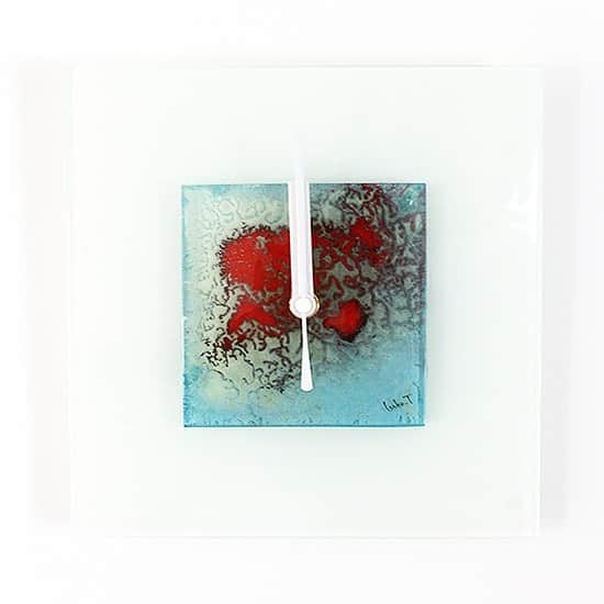 comb de shioさんのインスタグラム写真 - (comb de shioInstagram)「時計から、アートのある生活、はじめませんか？  glass art clock by Isako TODA﻿ ﻿ #アートのある暮らし ﻿ ------------------------﻿ 【作品リスト】﻿ ﻿ ■ ガラスアート時計・「Life」 C_190324  オンラインショップ掲載中です。﻿ ﻿ ﻿ #combdeshio﻿ #コムデシオガラス ﻿ #コムデシオ ﻿ #ガラス作家杜多一菜子﻿ #三重県  #三重県津市  #インテリア好きな人と繋がりたい﻿ #インテリアデザイン﻿ #おしゃれインテリア #インテリアアート #壁掛けインテリア #おしゃれな部屋  #抽象画アート #寝室インテリア  #壁掛け時計 #ガラス時計 #新築祝いのプレゼント #結婚祝いのプレゼント  #おうち時間を楽しむアイテム ﻿#インテリア時計  #artist  #interiorart #interiorartwork #artclock #glassclock #japanesecraft #clock」9月25日 9時02分 - comb_de_shio