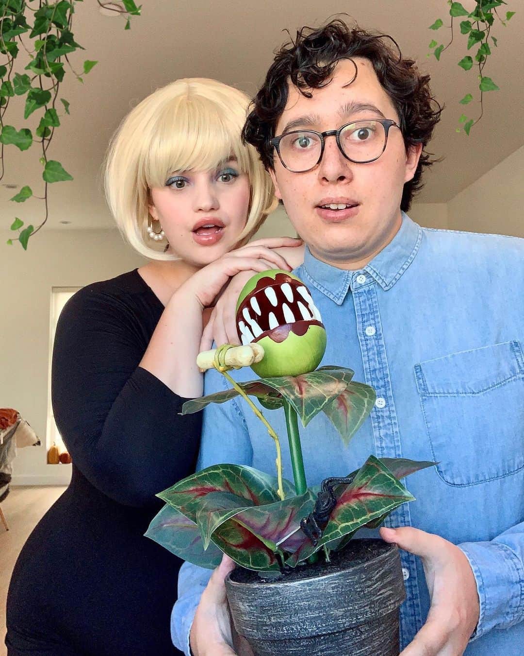 ブリー・キッシュのインスタグラム：「they may offer you fortune and fame.. love and money and instant acclaim.. but whatever they offer you — DON’T FEED THE PLANTS! 🩸🌿」