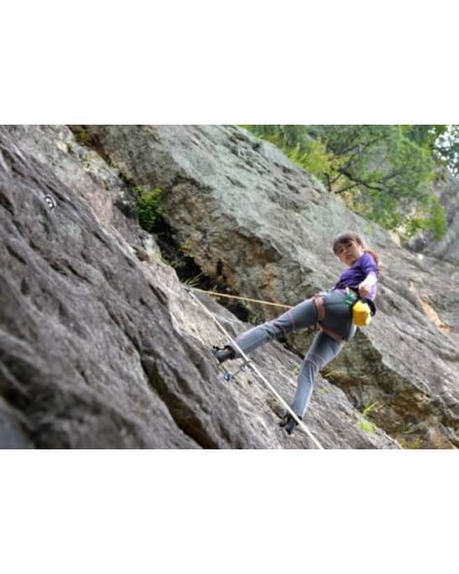 パク・ハソンさんのインスタグラム写真 - (パク・ハソンInstagram)「#암벽등반 열심히 하던 시절🧗🏻‍♀️ 다큐팀 요청으로 사진자료 찾다가,  아마 마음껏 먹으며 할 수 있는 유일한 운동이 아닐까..👍🏻  #climbing」9月25日 9時18分 - mintsungrace